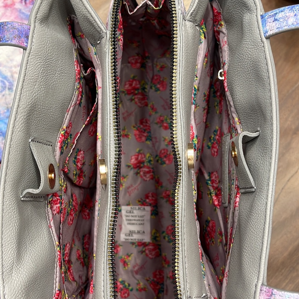 ⭐️SALE⭐️ Betsy Johnson purse with removable pouch - Picture 6 of 10